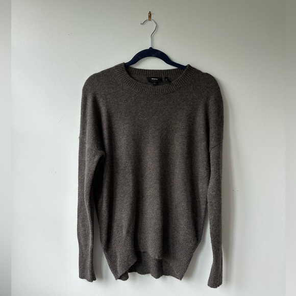 Theory Cashmere Easy Grey Crewneck Sweater - Picture 2 of 8